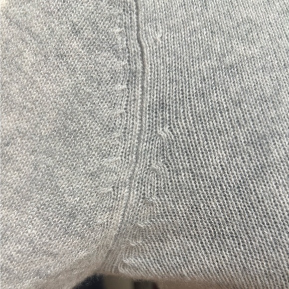 ELLEN TRACY 100% CASHMERE LIGHT GRAY CLASSIC LONG SLEEVE CREW NECK SWEATER SZ S - Picture 7 of 8